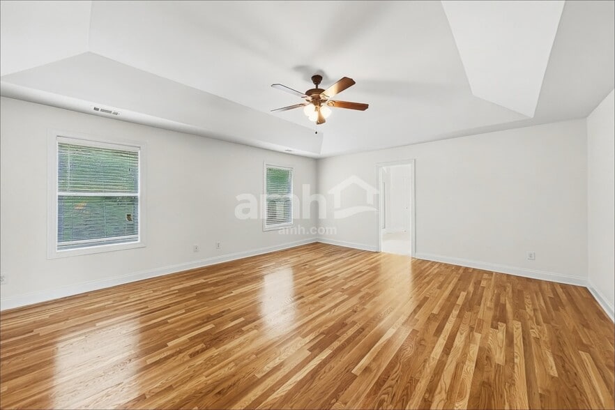 Building Photo - 5592 Lair Ln