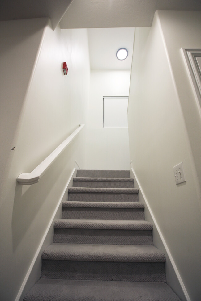 Building Photo - 625 E 200 S