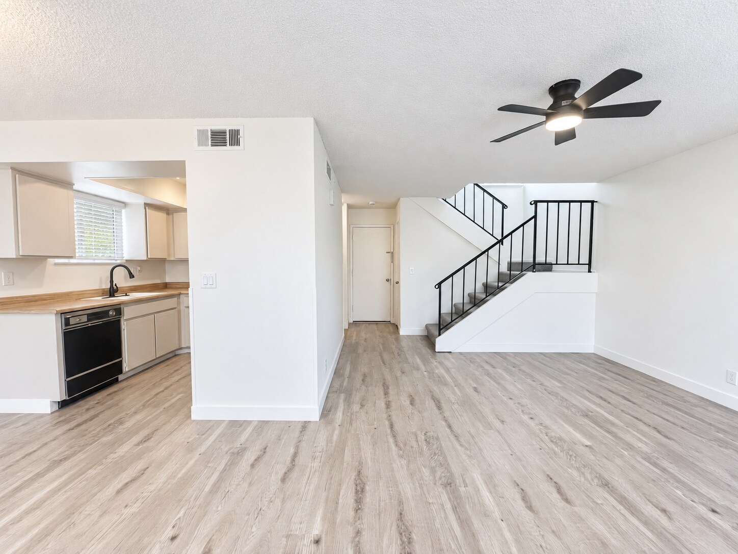 Building Photo - 4346 Caliente St