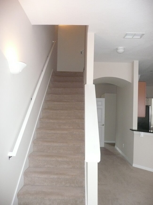 Building Photo - 808 Challis Point