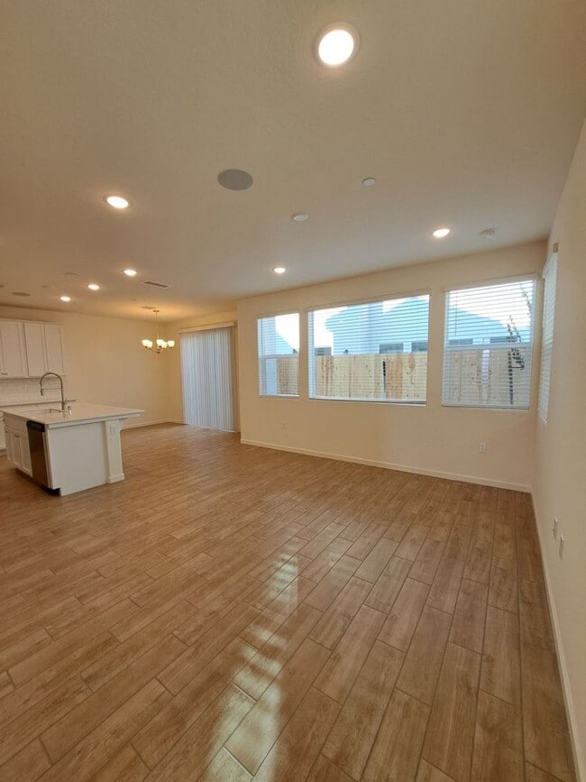 Building Photo - Beautiful 3-Bedroom Home in Gated Clovis Community!