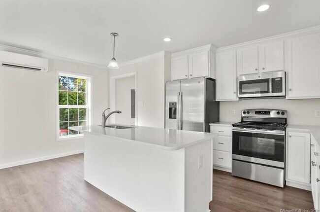 Building Photo - West Washington Townhomes