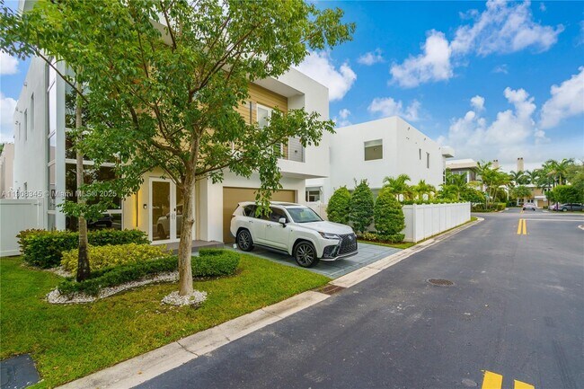 Building Photo - 7533 NW 98th Ct