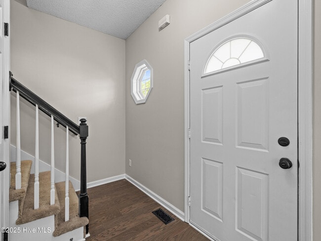 Building Photo - 106 Little Current Ln