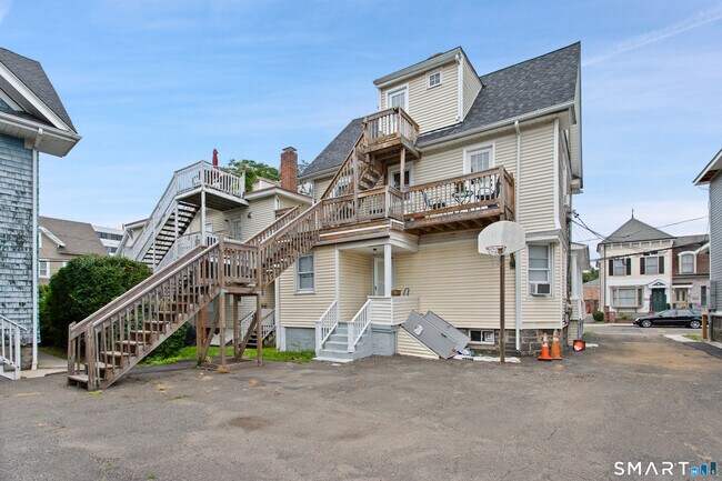 Building Photo - 28 Dolsen Pl