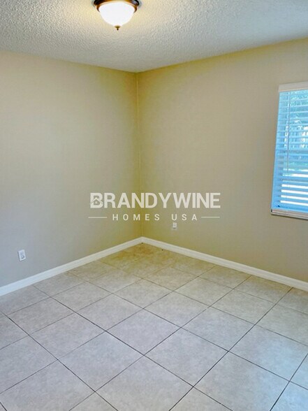 Building Photo - 805 Sprucewood Ln