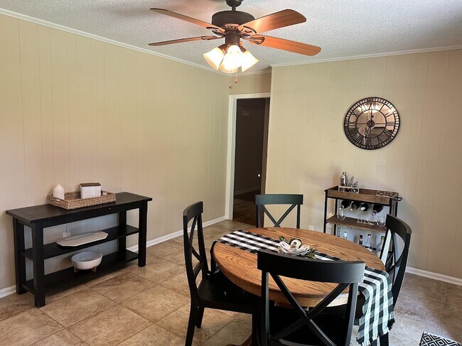 Building Photo - 2204 N Dallerton Cir
