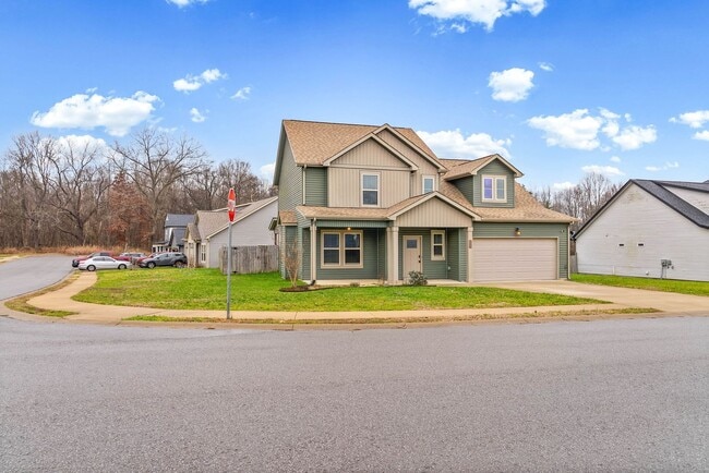 Building Photo - Beautiful 4 bedroom Pet Friendly Home For Rent!