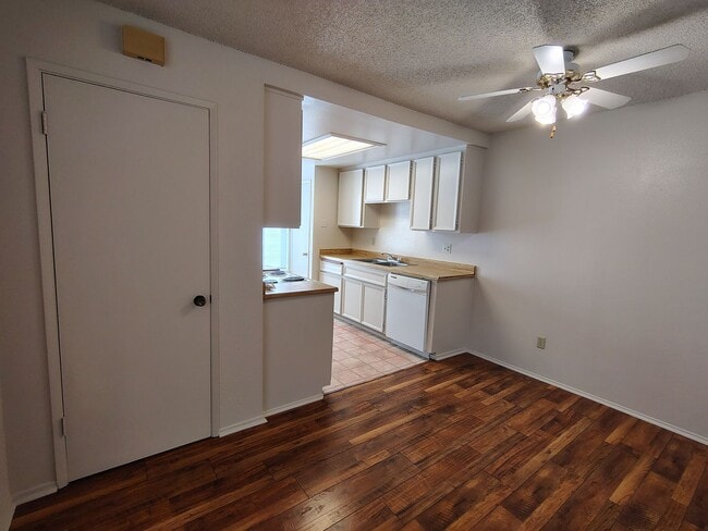 Building Photo - 1313 Floyd Ave