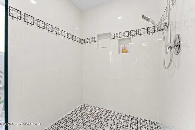 Building Photo - 662 Rossmoor Cir