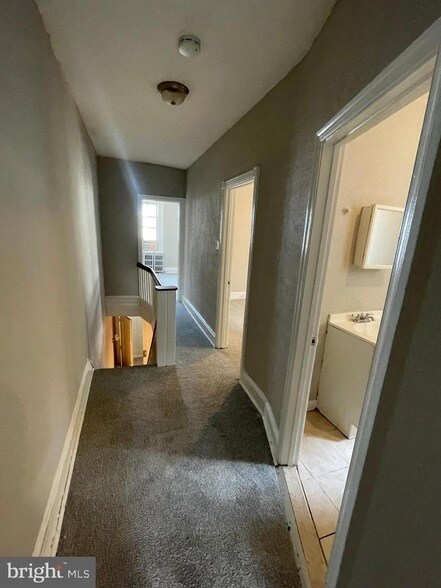 Building Photo - 131 Hansberry St