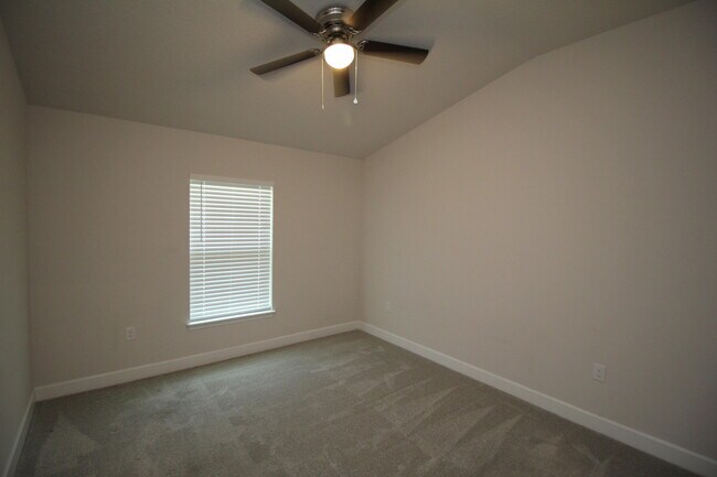 Building Photo - 705 Kylar Dr NW