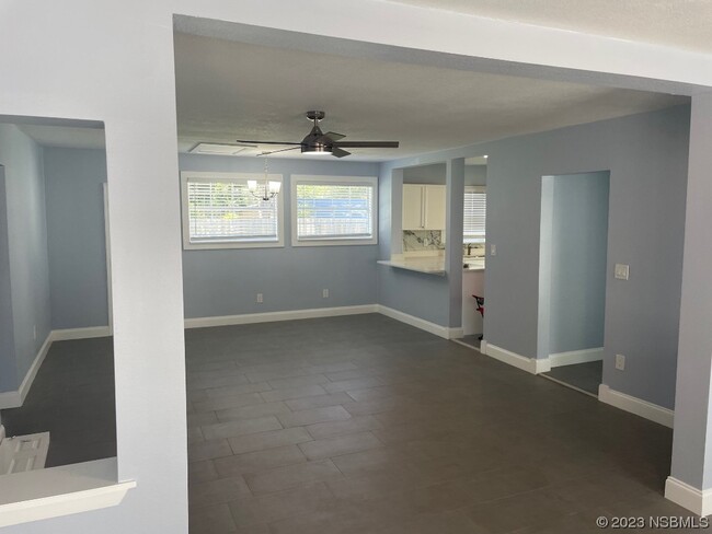Building Photo - 255 Oak Ln