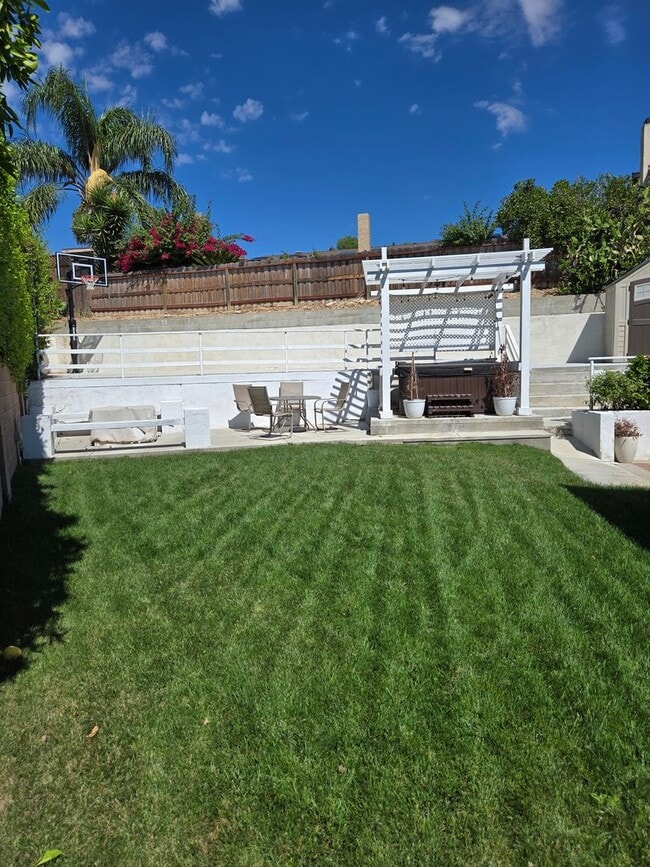 Building Photo - Spacious Northridge Family home near the N...
