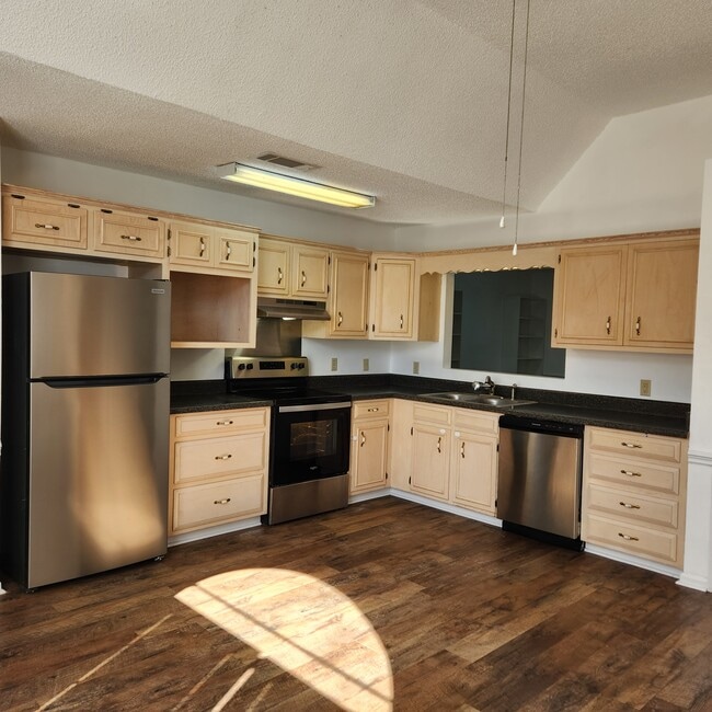 Building Photo - 130 Paloma Dr