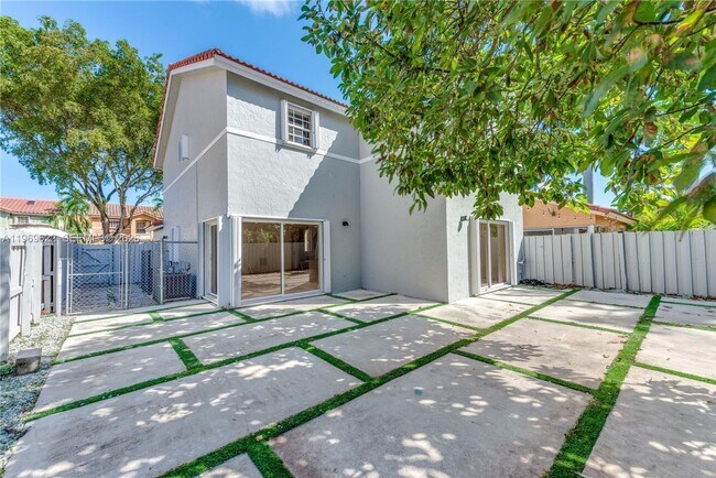 Building Photo - 13912 SW 103rd Ln