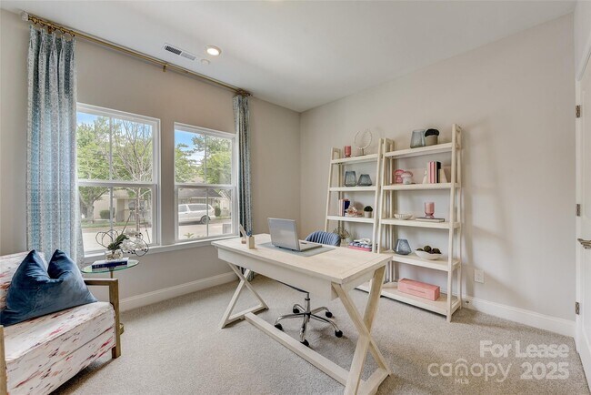 Building Photo - 411 Jetton St