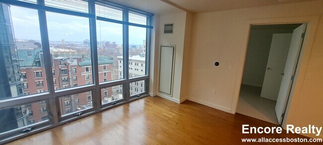 Building Photo - 665 Washington St