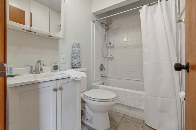 Building Photo - 3695 Montclair Dr