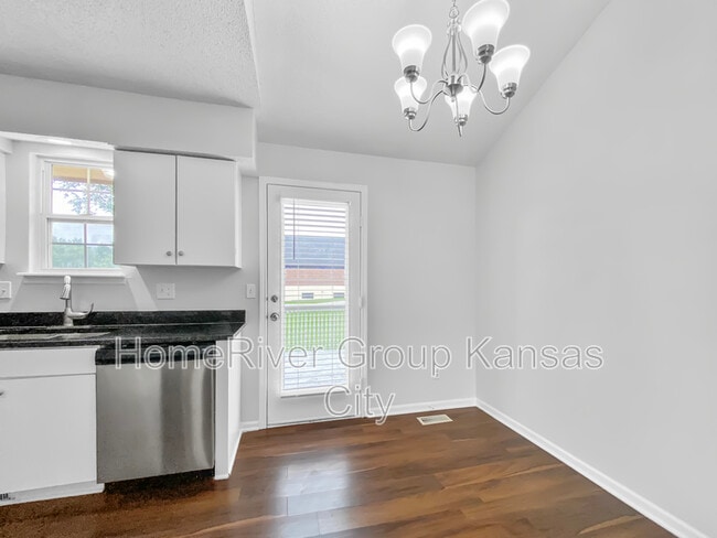 Building Photo - 5021 Pebble Ave