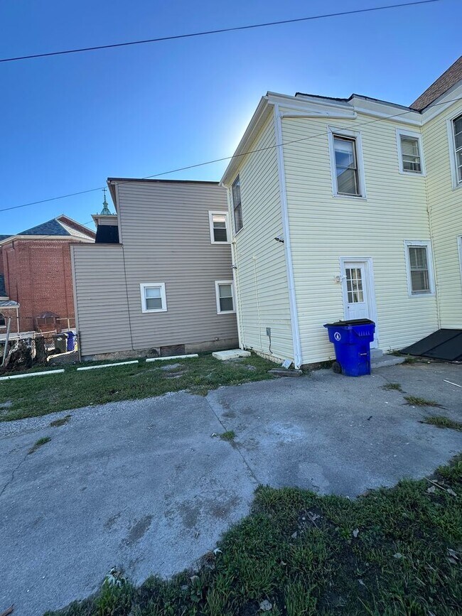 Building Photo - Beautiful Lower Unit in Duplex on Marcum Park Downtown!!!!