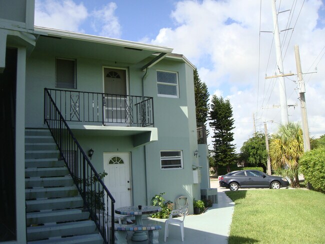 Building Photo - 491 W Camino Real