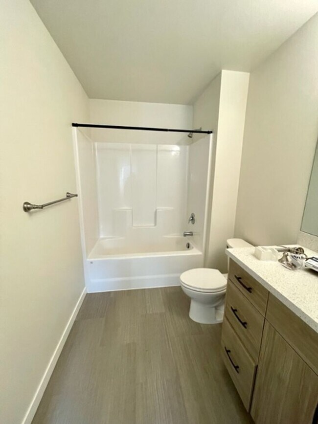 Building Photo - 2981 NE Canoe Ct