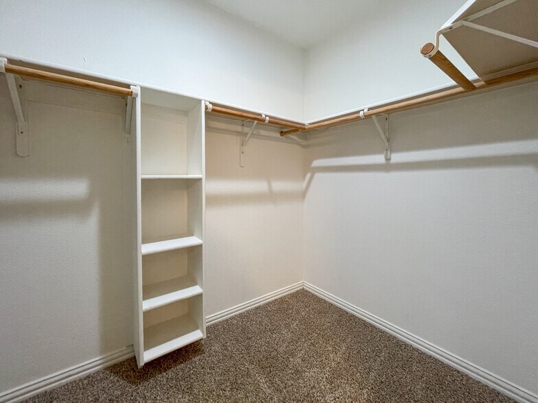 Building Photo - 109 Red Oak Rd