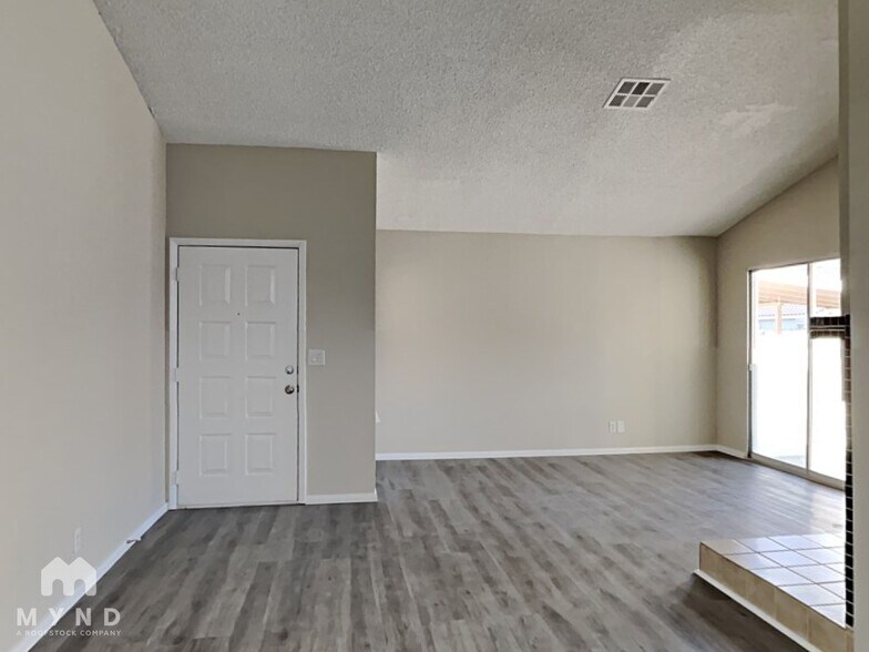 Building Photo - 5825 Goodsprings Ct