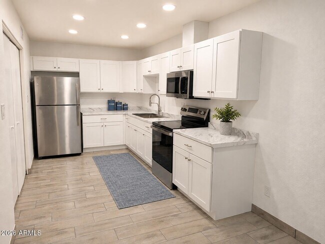 Building Photo - 623 S Olive