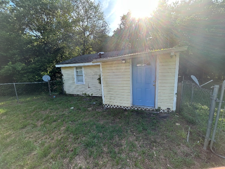 Building Photo - 107 Shirley Dr