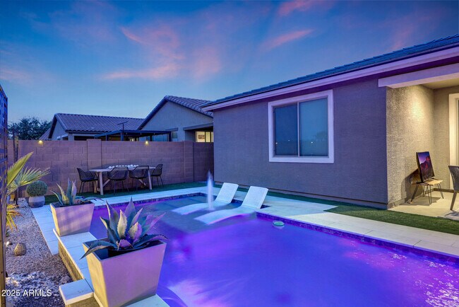 Building Photo - 738 W Kingman Dr