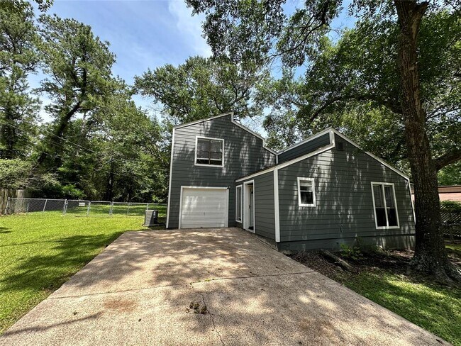 Primary Photo - 4745 Holly Ln E