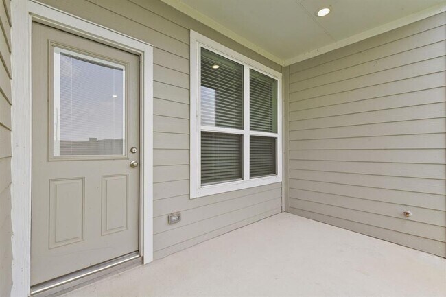 Building Photo - 21118 Garden Palm Dr