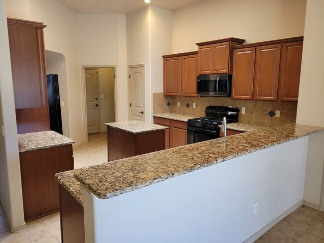 Building Photo - 3 Bedroom, 2 Bathroom Home!