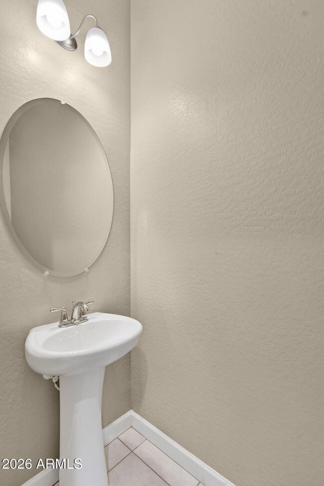 Building Photo - 1367 S Country Club Dr