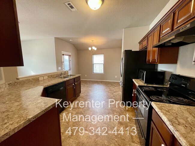 Building Photo - Spacious 3-Bedroom Springdale Home with Fenced Yard