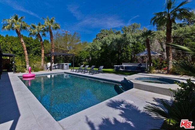 Building Photo - 2660 N Farrell Dr