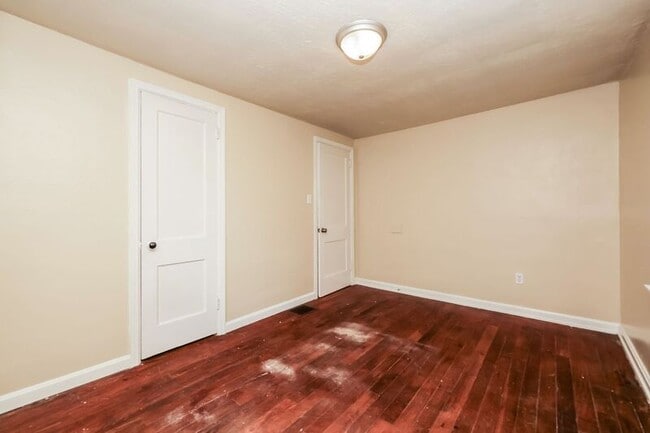 Building Photo - 618-618-618-612 Lucas Dr
