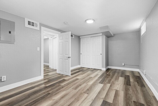Building Photo - Beautifully Remodeled 2 Bedroom Apartment Across from UNC with In-Unit Laundry & A/C