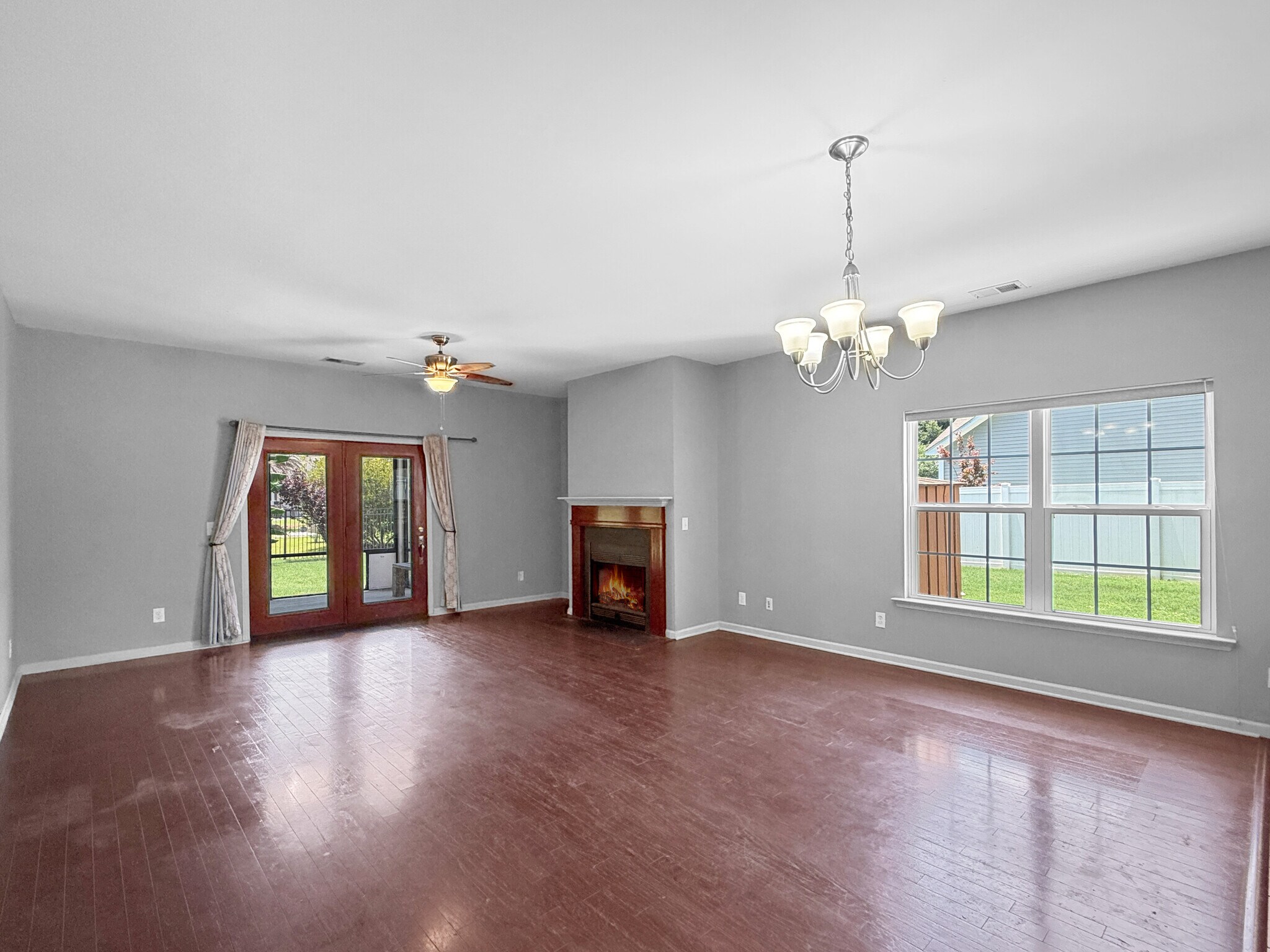 Building Photo - 11 Sand Live Oak Dr