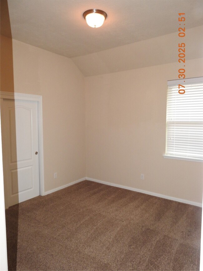 Building Photo - 3667 Raintree Village Dr