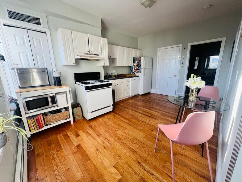 Primary Photo - 12 O St
