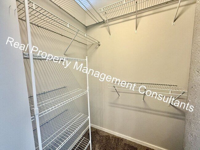 Building Photo - Luxury Living at Western Auto Building – 2...