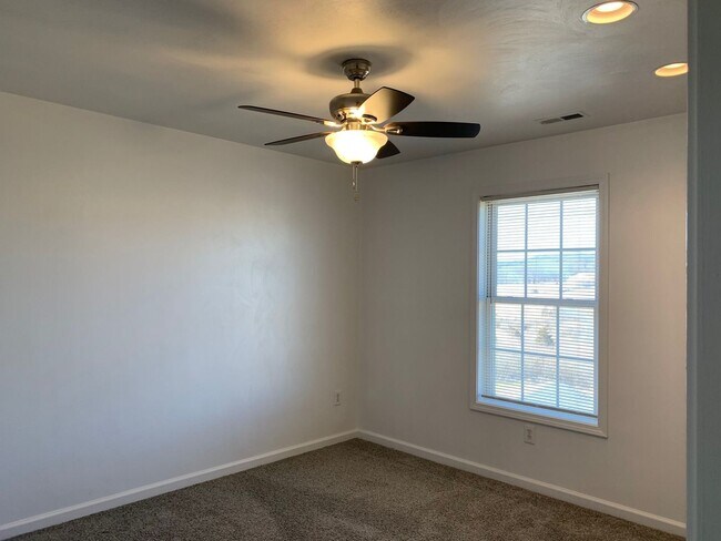Building Photo - 165 Tula Cir