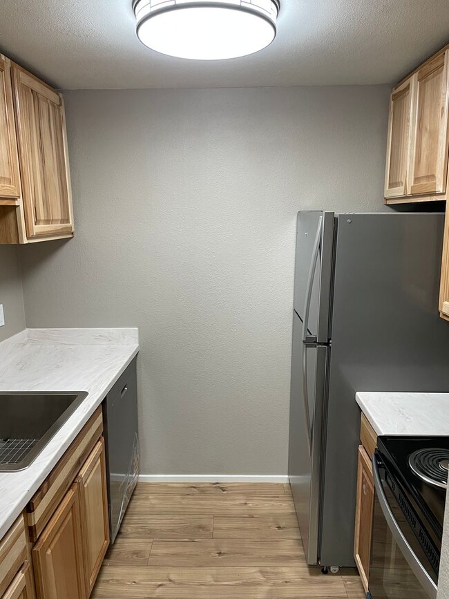 Building Photo - 1 bedroom one bath condo in the heart of Downtown Renton