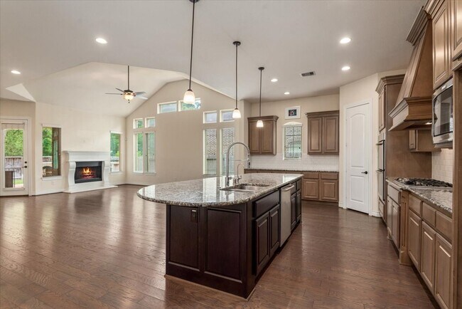 Building Photo - 23034 Creek Park Dr