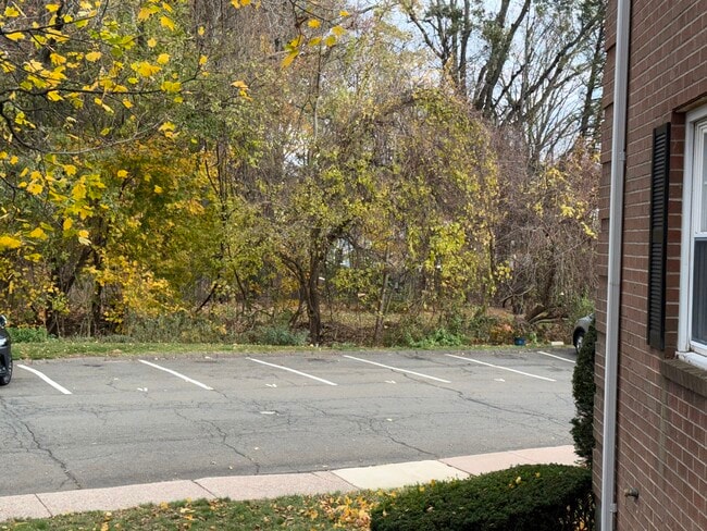 Building Photo - 27 Brewster Rd