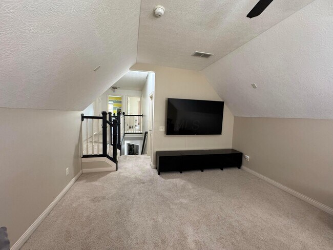 Building Photo - 5985 Inslee Rd