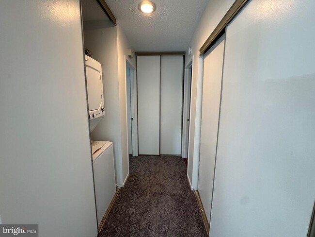 Building Photo - 1898 Villaridge Dr